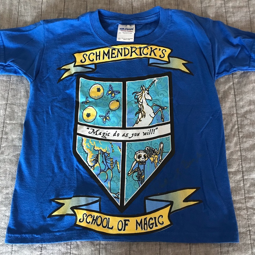 SIGNED kids last unicorn tee xsmall Peter s beagle